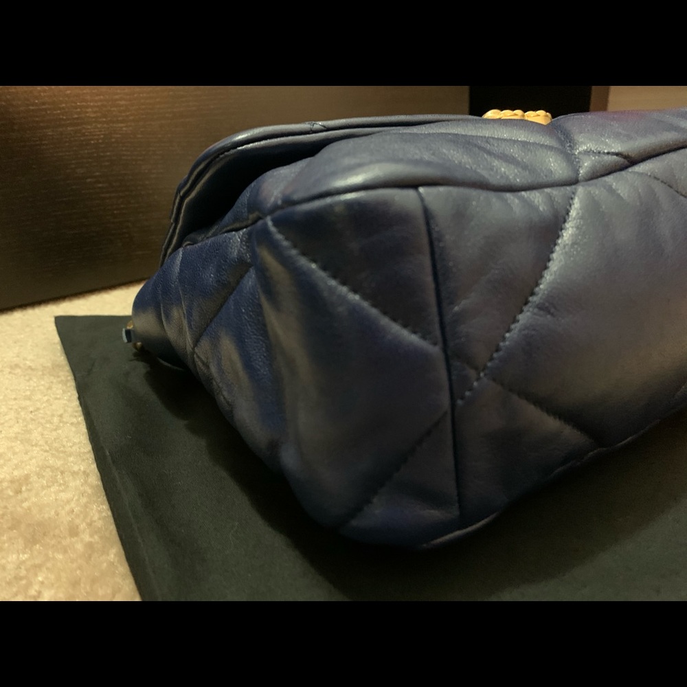 Chanel 19 Large (dark blue) - Picture 6 of 10